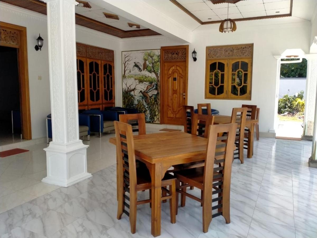 Holidays Hotel Nainamadama Екстер'єр фото