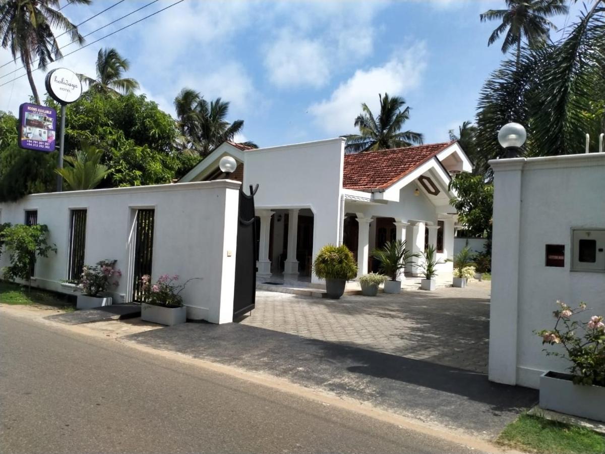 Holidays Hotel Nainamadama Екстер'єр фото