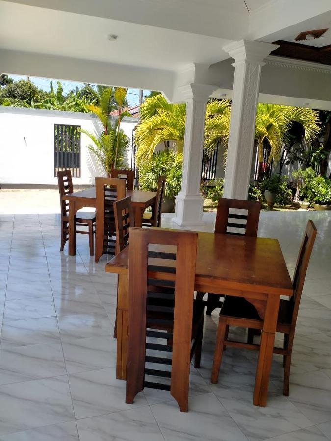 Holidays Hotel Nainamadama Екстер'єр фото