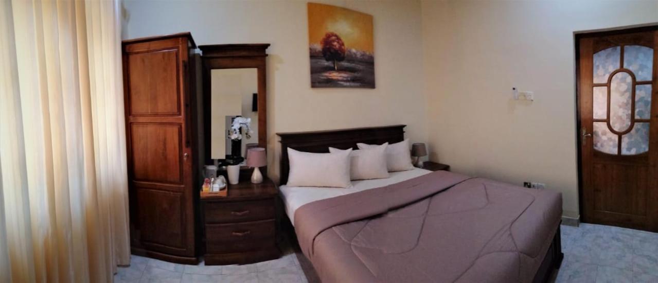 Holidays Hotel Nainamadama Екстер'єр фото