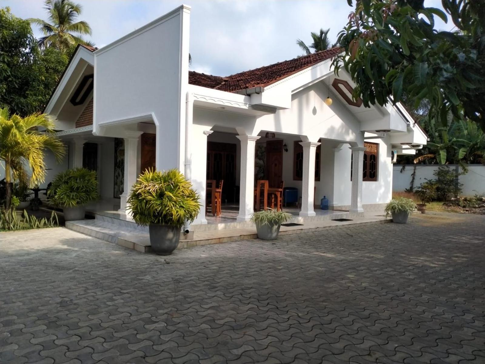 Holidays Hotel Nainamadama Екстер'єр фото